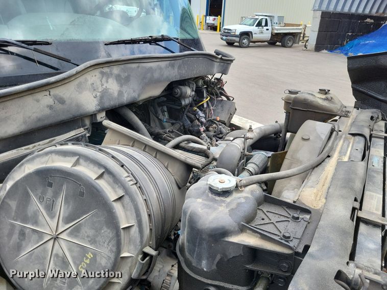 image for item LS9553 2006 International 7300  refuse truck