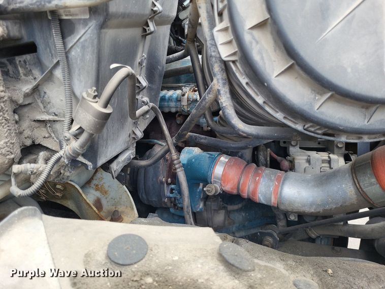 image for item LS9553 2006 International 7300  refuse truck