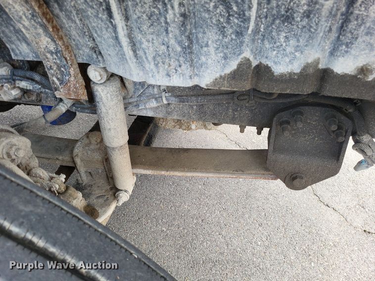 image for item LS9553 2006 International 7300  refuse truck