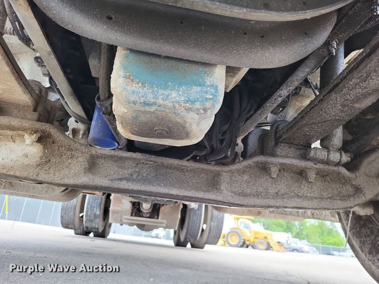 image for item LS9553 2006 International 7300  refuse truck