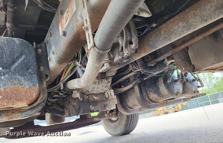 image for item LS9553 2006 International 7300  refuse truck