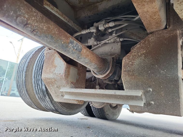 image for item LS9553 2006 International 7300  refuse truck