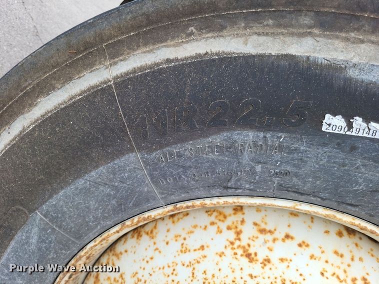 image for item LS9553 2006 International 7300  refuse truck