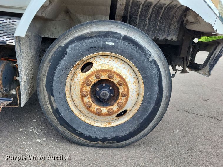 image for item LS9553 2006 International 7300  refuse truck