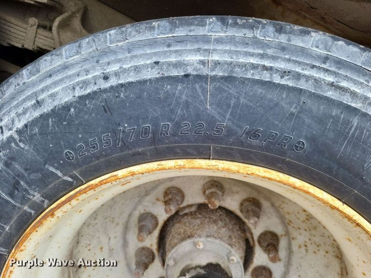 image for item LS9553 2006 International 7300  refuse truck