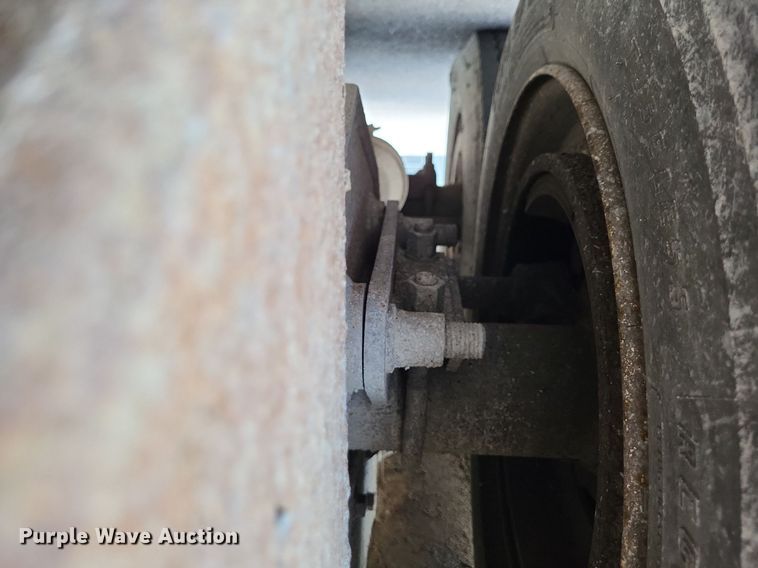 image for item LS9553 2006 International 7300  refuse truck