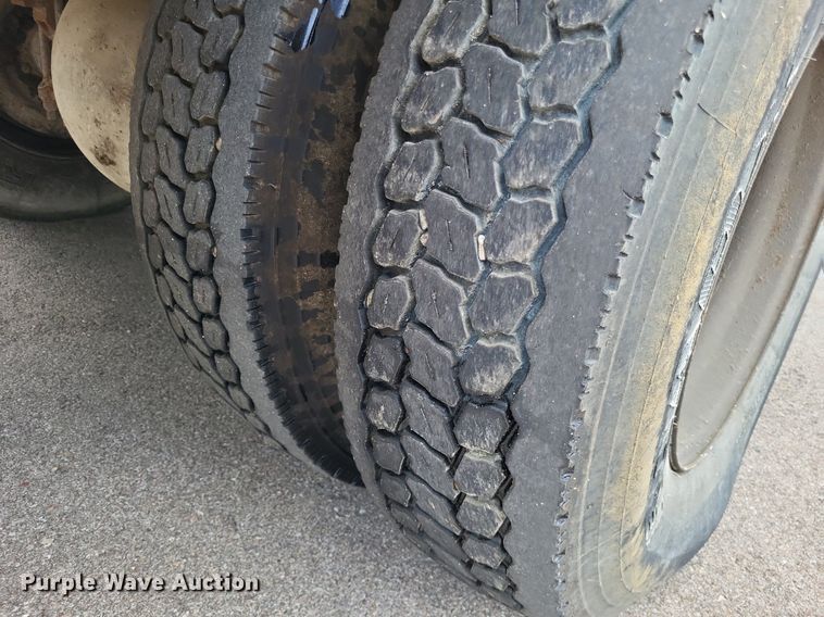 image for item LS9553 2006 International 7300  refuse truck