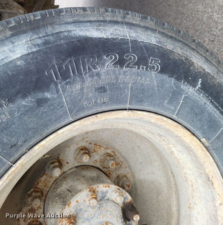 image for item LS9553 2006 International 7300  refuse truck