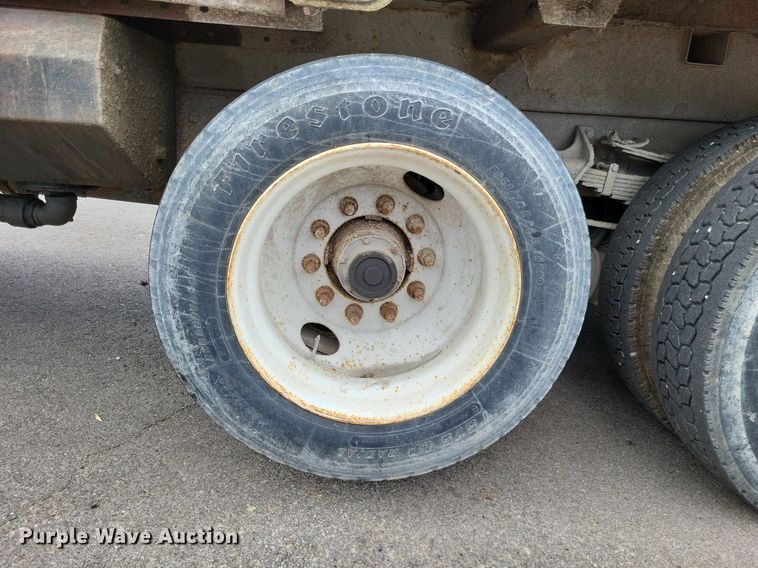 image for item LS9553 2006 International 7300  refuse truck