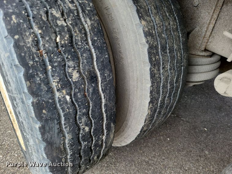 image for item LS9553 2006 International 7300  refuse truck