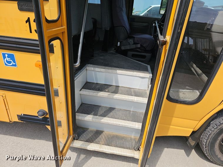 image for item LW9651 1999 Chevrolet Express 3500  school bus
