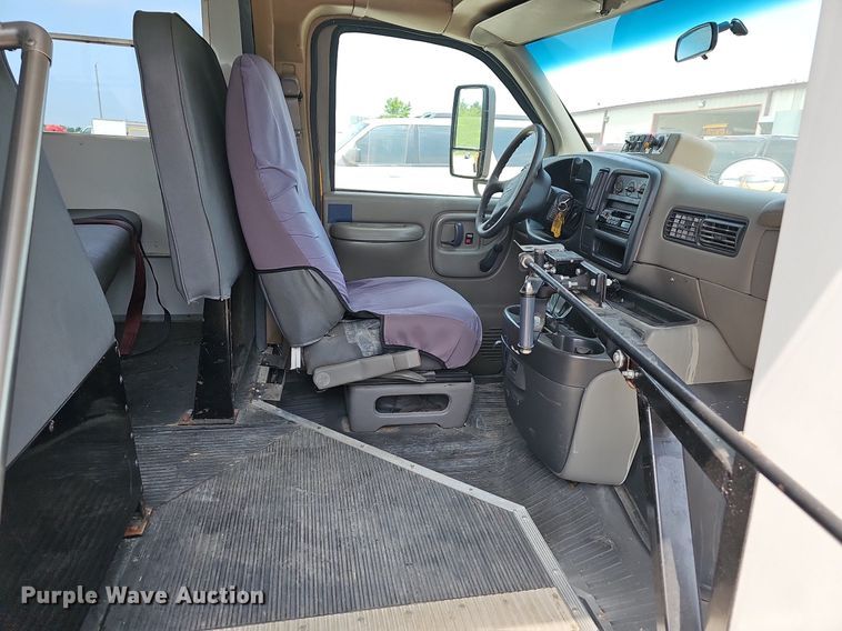 image for item LW9651 1999 Chevrolet Express 3500  school bus