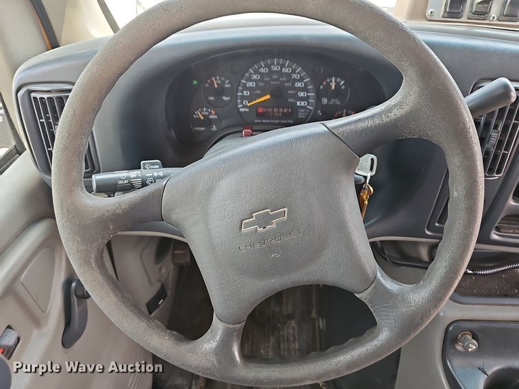 image for item LW9651 1999 Chevrolet Express 3500  school bus