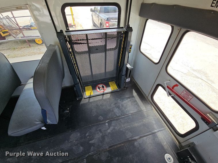 image for item LW9651 1999 Chevrolet Express 3500  school bus