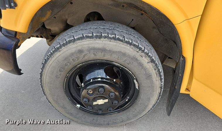 image for item LW9651 1999 Chevrolet Express 3500  school bus