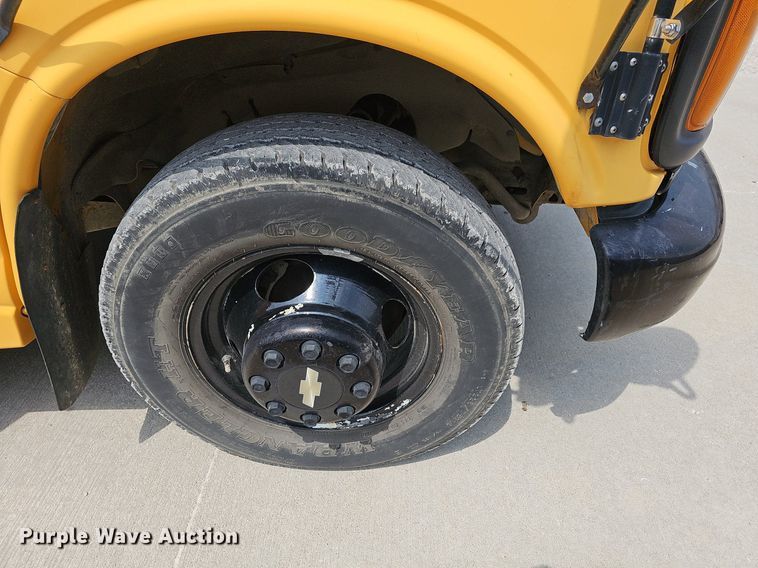 image for item LW9651 1999 Chevrolet Express 3500  school bus