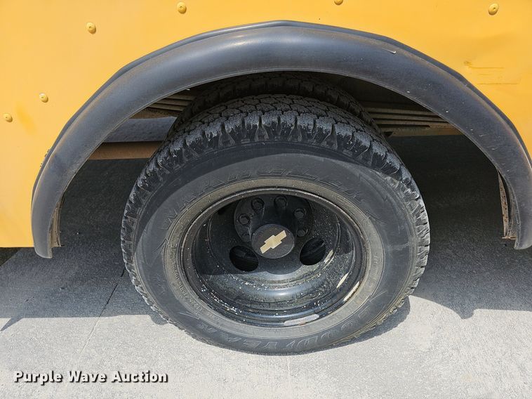 image for item LW9651 1999 Chevrolet Express 3500  school bus