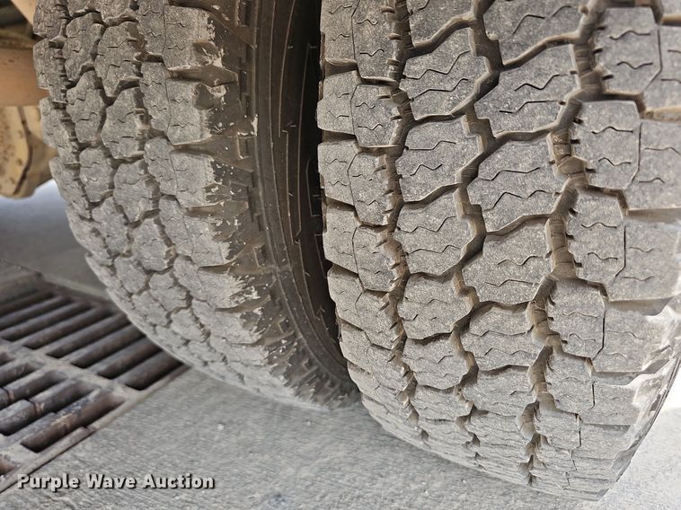 image for item LW9651 1999 Chevrolet Express 3500  school bus