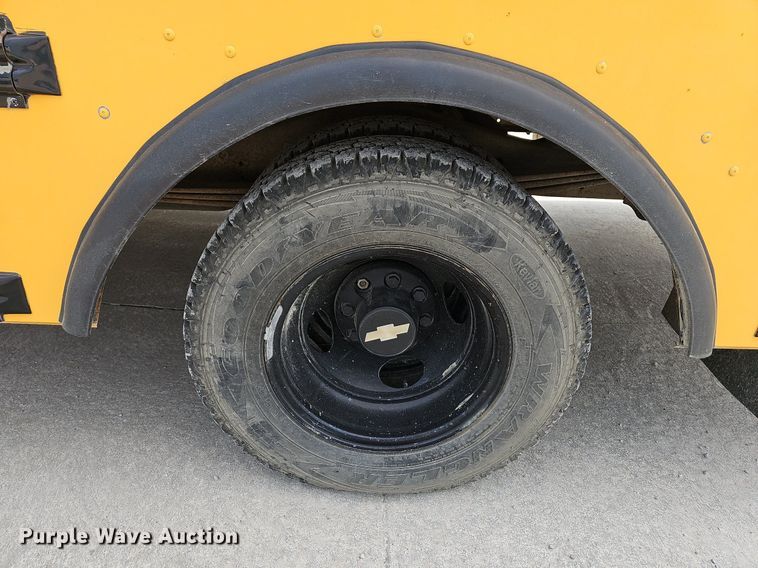 image for item LW9651 1999 Chevrolet Express 3500  school bus