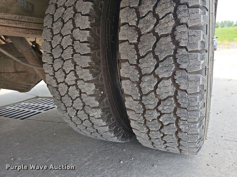 image for item LW9651 1999 Chevrolet Express 3500  school bus