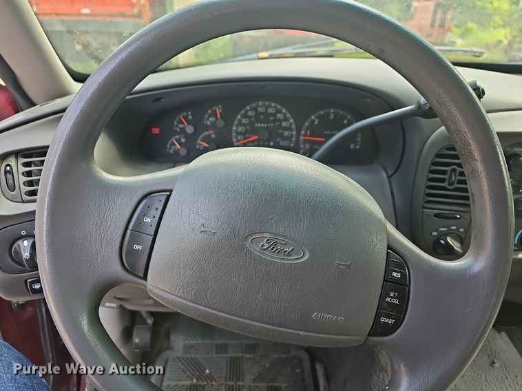 image for item LW9677 1998 Ford Expedition  SUV