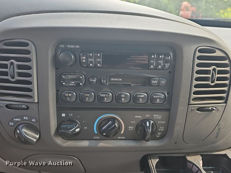 image for item LW9677 1998 Ford Expedition  SUV