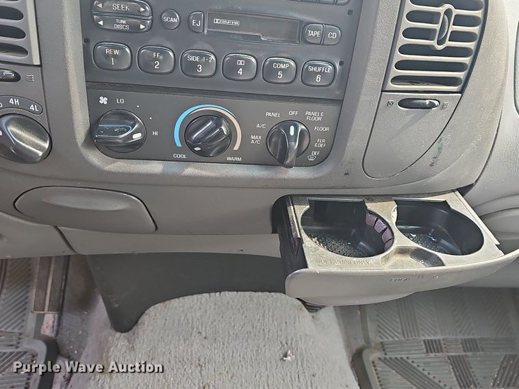 image for item LW9677 1998 Ford Expedition  SUV