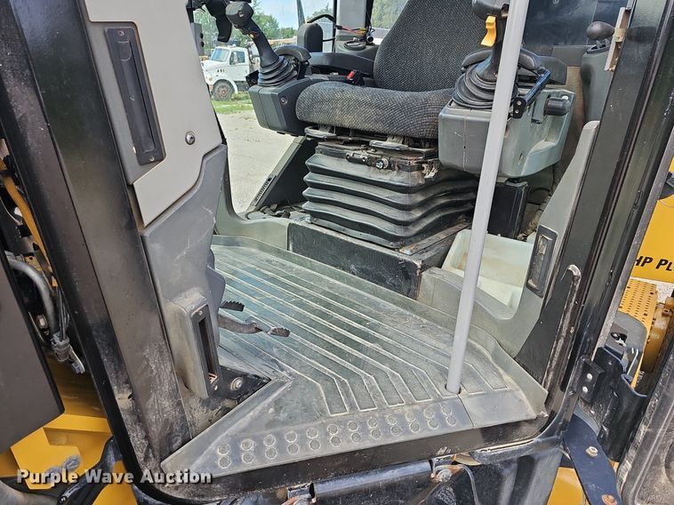 image for item LW9684 2013 Caterpillar 12M2 VHP Plus  motor grader