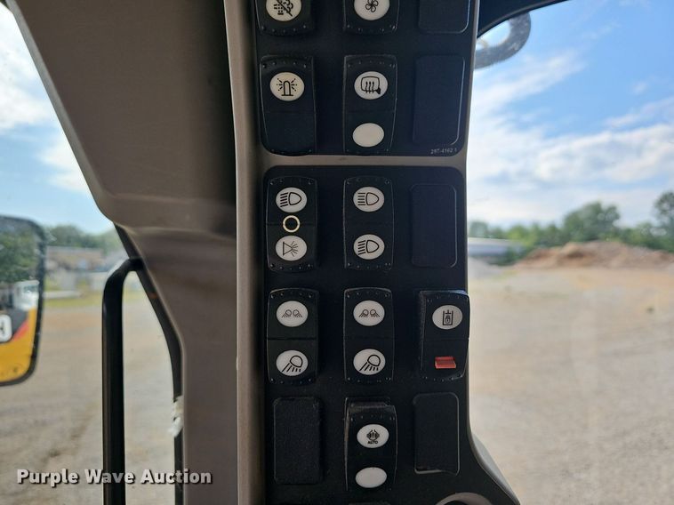 image for item LW9684 2013 Caterpillar 12M2 VHP Plus  motor grader