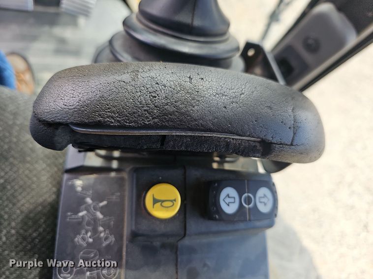 image for item LW9684 2013 Caterpillar 12M2 VHP Plus  motor grader