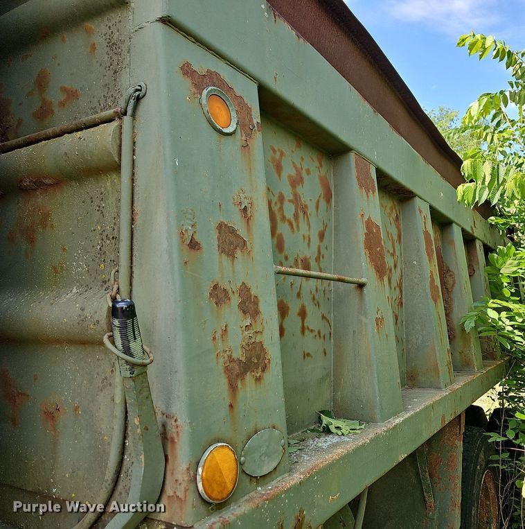 image for item LW9688 1973 International F5070  dump truck