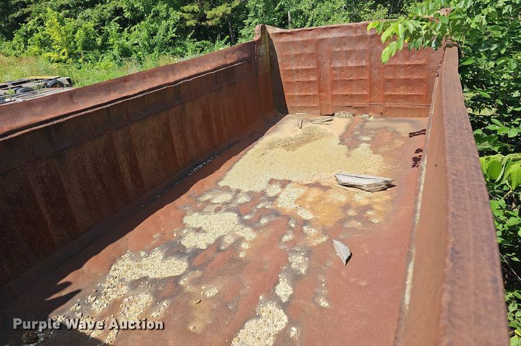 image for item LW9688 1973 International F5070  dump truck