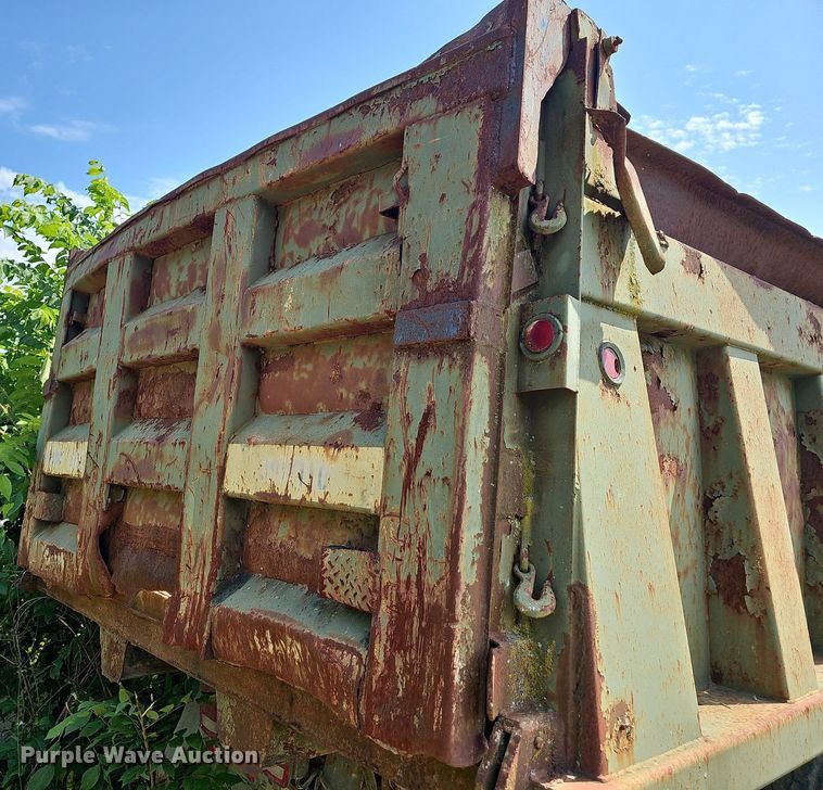 image for item LW9688 1973 International F5070  dump truck