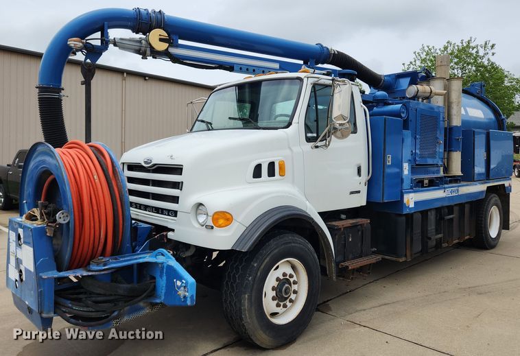 image for item LX9550 2002 Sterling L7500  sewer jetter truck