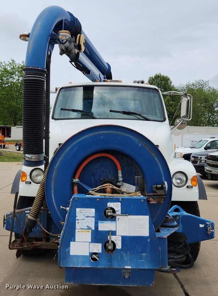 image for item LX9550 2002 Sterling L7500  sewer jetter truck