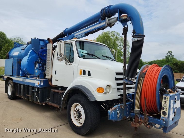 image for item LX9550 2002 Sterling L7500  sewer jetter truck
