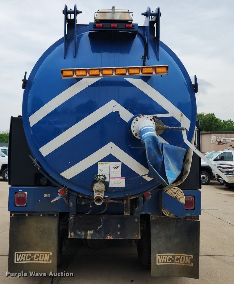 image for item LX9550 2002 Sterling L7500  sewer jetter truck