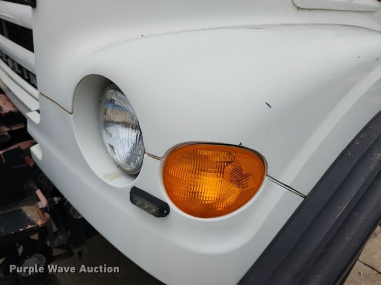 image for item LX9550 2002 Sterling L7500  sewer jetter truck