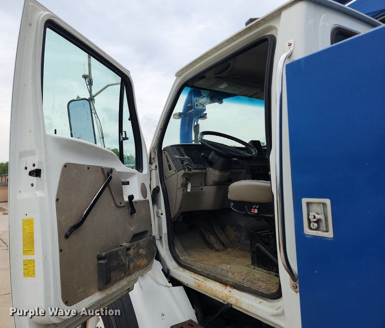 image for item LX9550 2002 Sterling L7500  sewer jetter truck