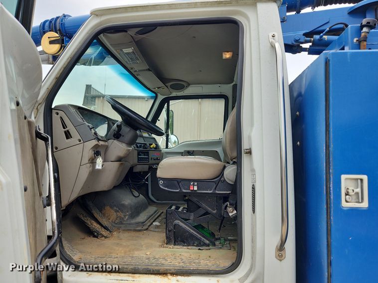 image for item LX9550 2002 Sterling L7500  sewer jetter truck