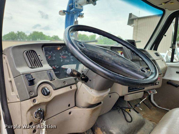 image for item LX9550 2002 Sterling L7500  sewer jetter truck