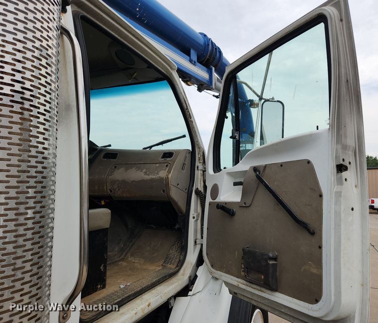 image for item LX9550 2002 Sterling L7500  sewer jetter truck