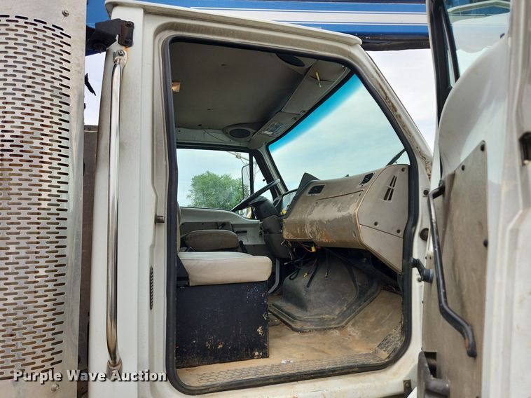 image for item LX9550 2002 Sterling L7500  sewer jetter truck