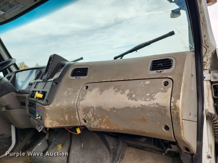 image for item LX9550 2002 Sterling L7500  sewer jetter truck