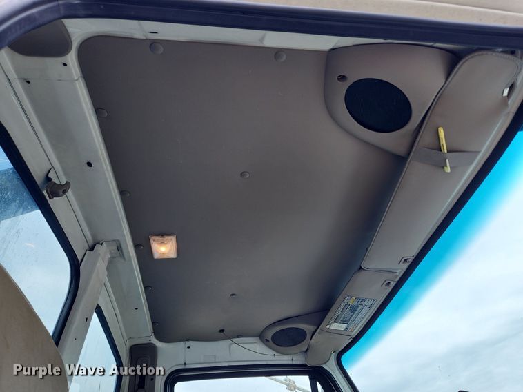 image for item LX9550 2002 Sterling L7500  sewer jetter truck