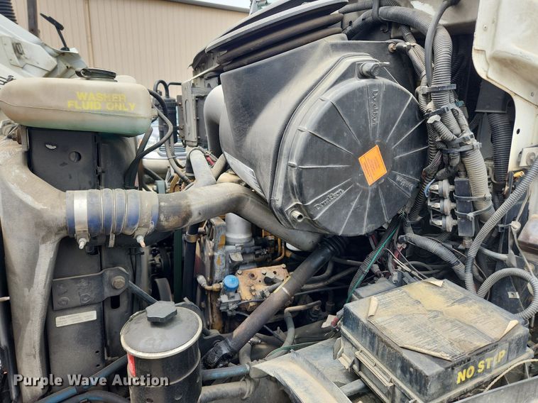 image for item LX9550 2002 Sterling L7500  sewer jetter truck