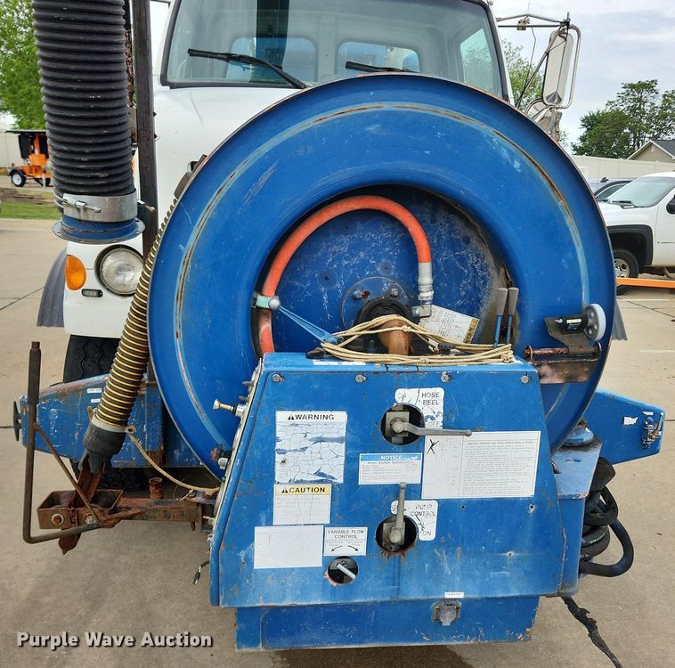 image for item LX9550 2002 Sterling L7500  sewer jetter truck