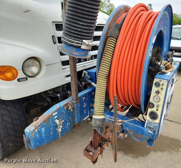 image for item LX9550 2002 Sterling L7500  sewer jetter truck