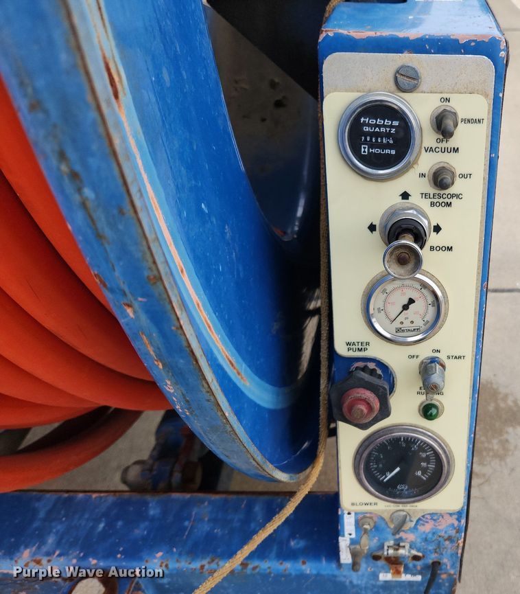 image for item LX9550 2002 Sterling L7500  sewer jetter truck