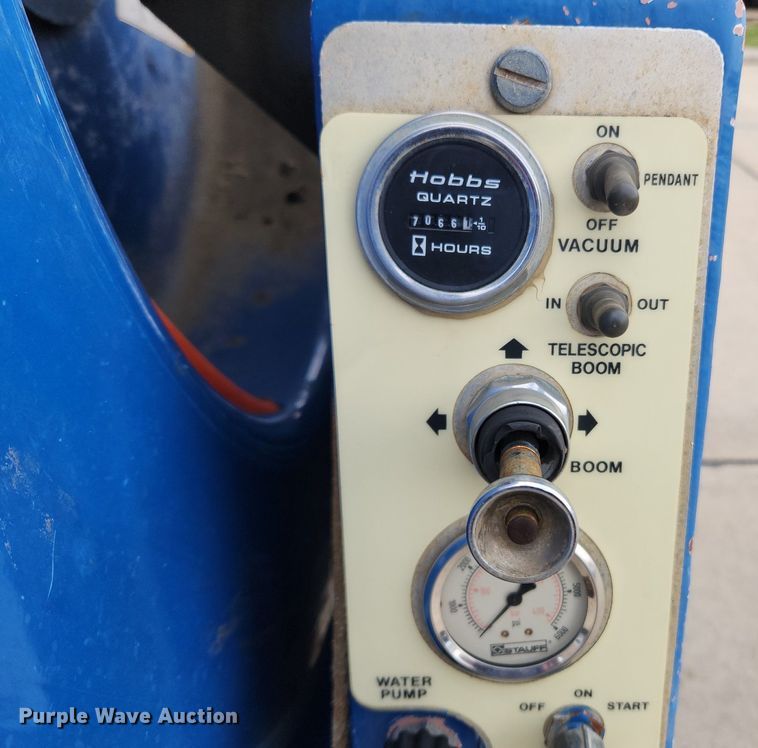 image for item LX9550 2002 Sterling L7500  sewer jetter truck